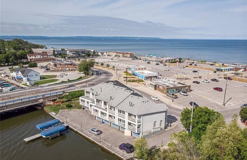 Wasaga Beach Condo | The Wasaga Beach House