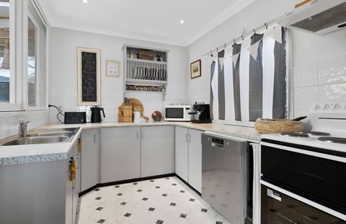 Erowal Bay House | The Waterfront House - Pet Friendly - Absolute Waterfront