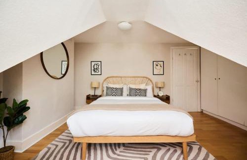 Archway Apartment | The Waterlow Park Wonder - Trendy 2BDR with Study Room and Patio