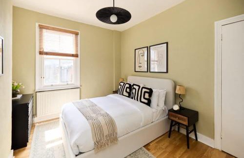 Archway Apartment | The Waterlow Park Wonder - Trendy 2BDR with Study Room and Patio