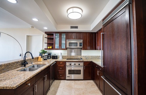 Waikiki Condo | The Watermark (WM1102) Luxury 11th-floor 2 BDR, balcony, AC, remote work