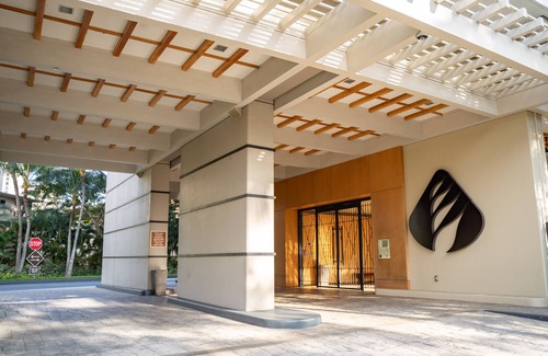 Waikiki Condo | The Watermark (WM1102) Luxury 11th-floor 2 BDR, balcony, AC, remote work