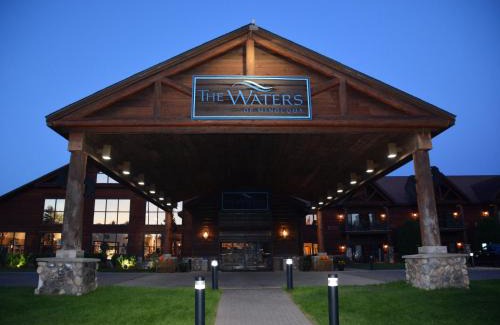Minocqua Hotel | The Waters of Minocqua