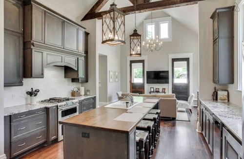 Woodland in Waverly House | The Waverly - Less than 2mi from Downtown