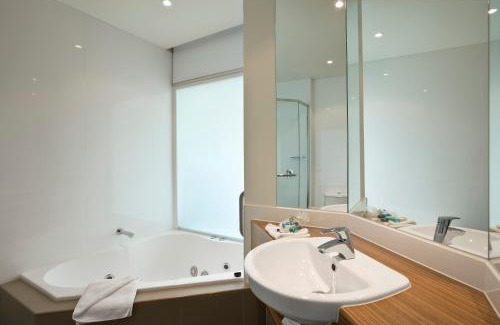 Cowes Apartment | The Waves Apartments