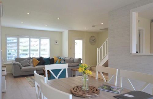 Rustington House | The Waves
