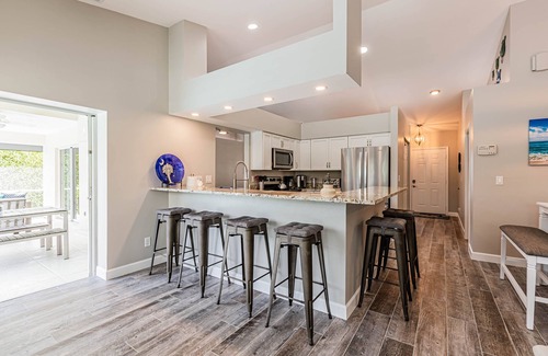 Marco Island House | THE WAVES HOUSE! 7 minute walk to the beach, 2 minute walk to the JW Marriott