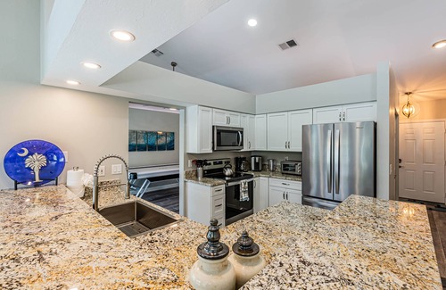 Marco Island House | THE WAVES HOUSE! 7 minute walk to the beach, 2 minute walk to the JW Marriott