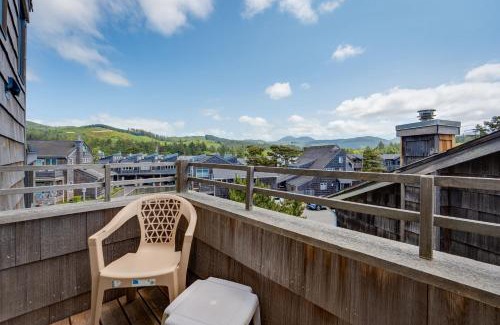 Downtown Cannon Beach Hotel | The Waves