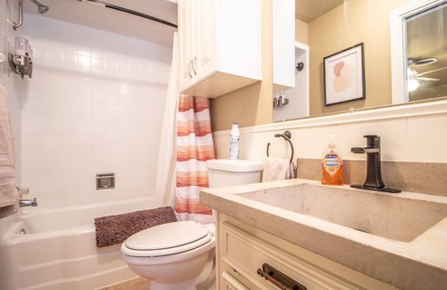 Lubbock House | The Wayfarer/Fire Pit/Sleeps 8