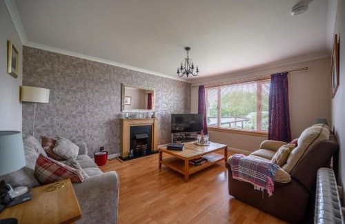 Isle of Lewis Apartment | The Wee Gem - 9 Milking Hill Park