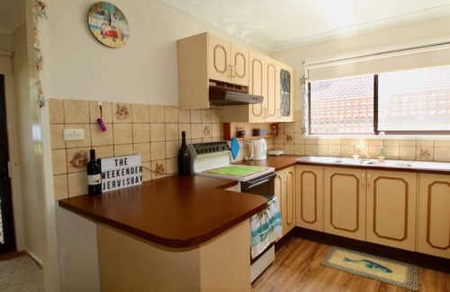 Old Erowal Bay House | The Weekender Jervis Bay - 8 MIN DRIVE TO HYAMS BEACH!