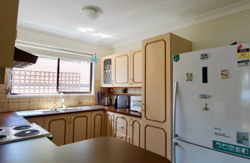 Old Erowal Bay House | The Weekender Jervis Bay - 8 MIN DRIVE TO HYAMS BEACH!