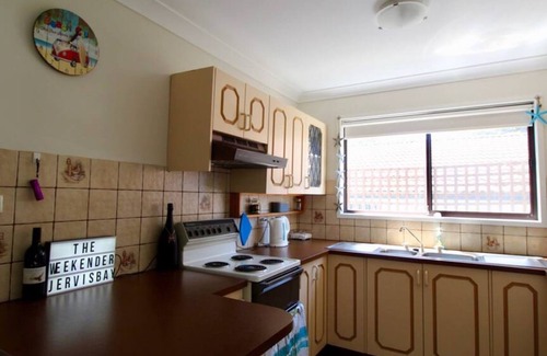 Old Erowal Bay House | The Weekender Jervis Bay - 8 MIN DRIVE TO HYAMS BEACH!
