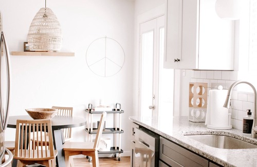 Fredericksburg House | The Wein Cottage | New Listing | Pet-friendly
