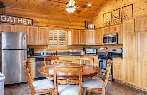 Greer Cabin | The Welcome Inn (Cabin 176)