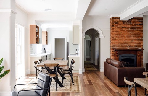 Orange House | The Welcome Inn | Central Orange | Large and newly renovated