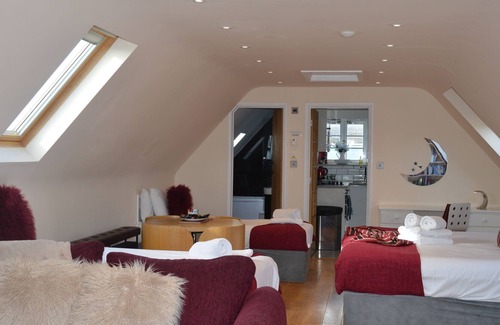 Corsham Apartment | The Well Room - Apartment