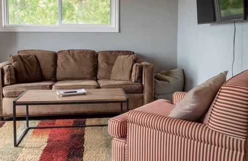 Bloomfield House | The Wellington: Waterview Couple's Getaway