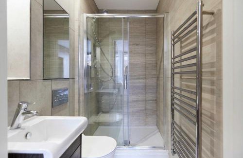 Harlesden Apartment | The Wembley Hideaway - Bright 2BDR Flat