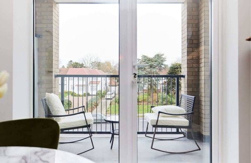 Brent Apartment | The Wembley Park Retreat - 2 BDR Flat with Balcony