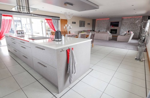 Towyn Cottage | THE WENDOVER, pet friendly, luxury holiday cottage in Towyn