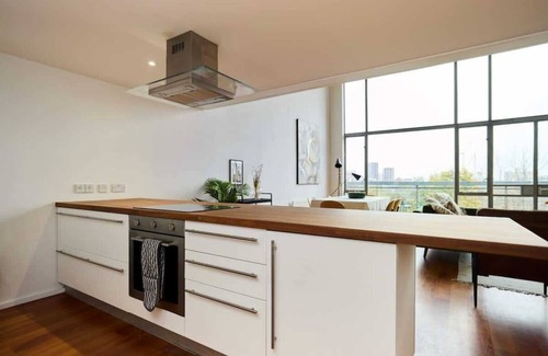 Hoxton West Apartment | The Wenlock Arms - Inviting 1BDR Flat with Study