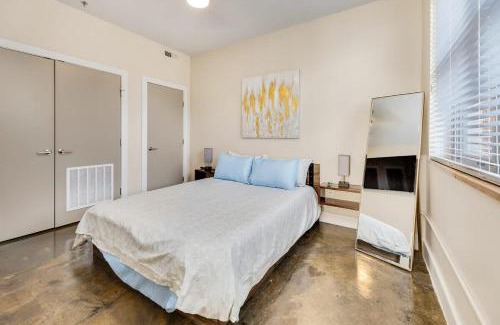 Roanoke Apartment | The West End Flats Hotel