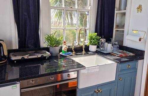 St. Brides Wentlooge Apartment | The West Usk Lighthouse Lightkeepers Lodge
