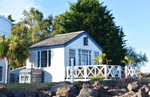 Newport Bed & Breakfast | The West Usk Lighthouse Lightkeepers Lodge