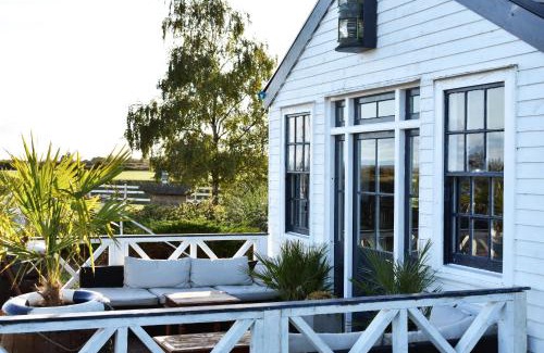 Newport Bed & Breakfast | The West Usk Lighthouse Lightkeepers Lodge