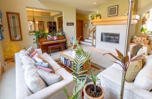 Brookfield House | The West Wing