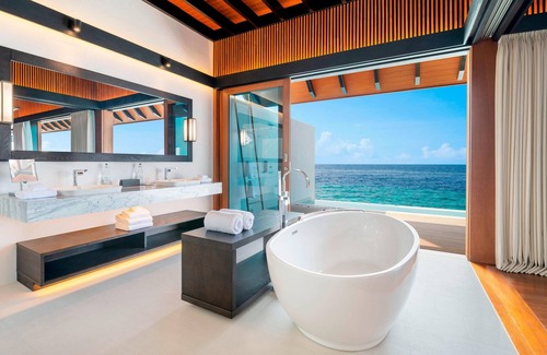 Miriandhoo Island Hotel | The Westin Maldives Miriandhoo Resort