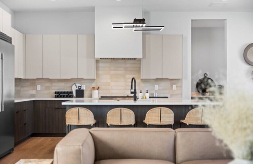 Southwest Village House | The Westley - Walk to Oldtown - Modern & NEW!
