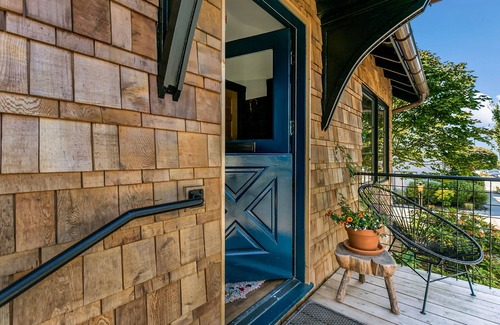 The Bowl of Edmonds House | The Whale's Nest. A cute cottage in the heart of Downtown Edmonds.