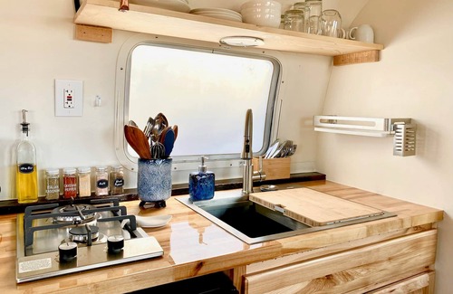 Gold Beach House | The Whale