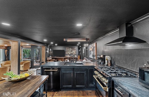 Jefferson Cabin | The Whiskey Barrel Lakeside, with Hot Tub, Kayaks, & Game room