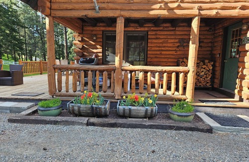 Cle Elum Cabin | The Whispering Pines Cabin, A romantic hideaway from the stresses of work!