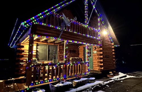 Cle Elum Cabin | The Whispering Pines Cabin, A romantic hideaway from the stresses of work!