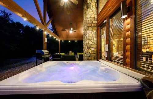 Hochatown Cabin | The White Buffalo Lodge · Nature's Playground | Hot Tub, Creek & Arcade Game