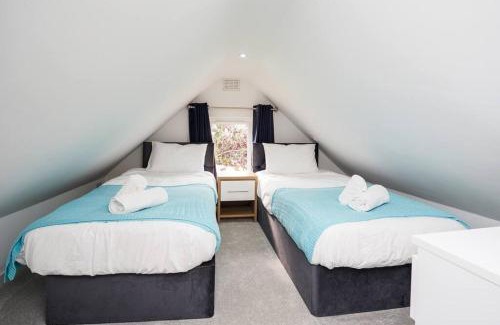 Upper Dicker House | The White Cottage at Gildridge + Private Hot Tub+EV