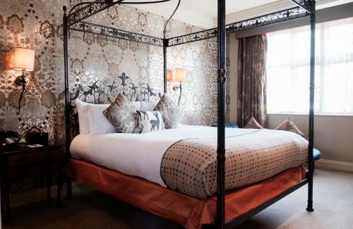 Hampton Wick Hotel | The White Hart Hotel