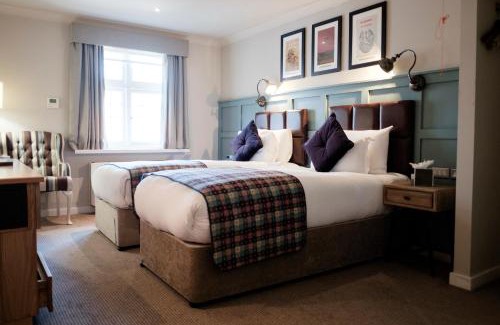 Hampton Wick Hotel | The White Hart Hotel
