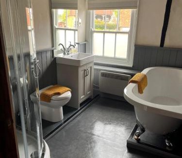 Hawkhurst Hotel | The White Hart