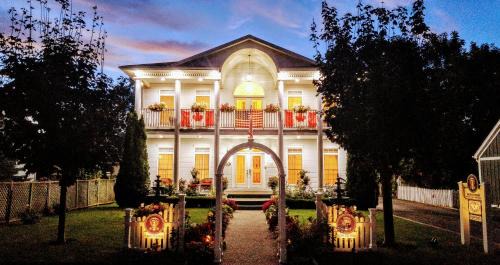 Historic Old Town Bed & Breakfast | The White House Boutique B&B