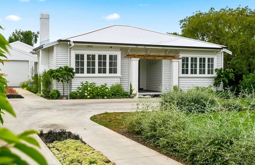 Cambridge Villa | The White House, 2 bathrooms, walk to town.