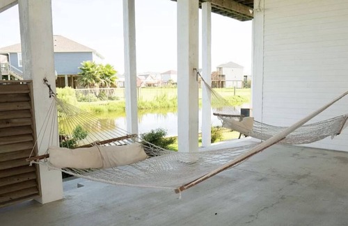 Crystal Beach House | The White House at Crystal Beach