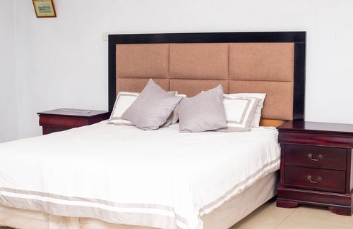 Harare House | The White House Lodge is located in Borrowdale, northern Harare.
