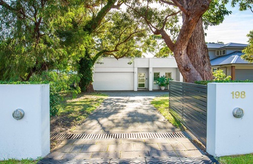 Vincentia House | The White House: Luxury on the beach