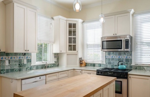 Pacific Grove House | The White House - Pacific Grove Beach House - Oceanfront Lovers Point